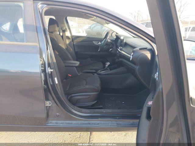 Kia Forte Fe Image 9