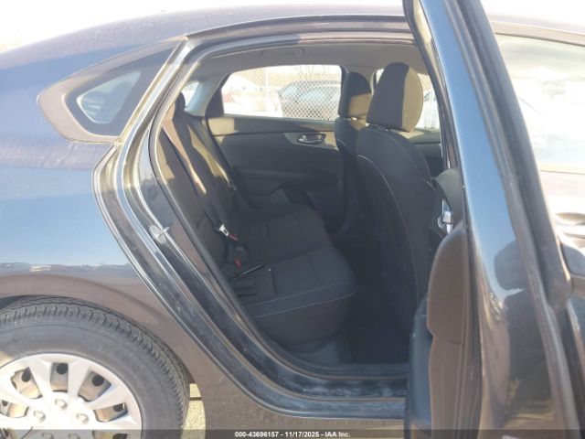 Kia Forte Fe Image 10