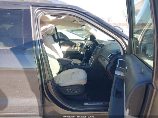 Ford Explorer Platinum Image 5