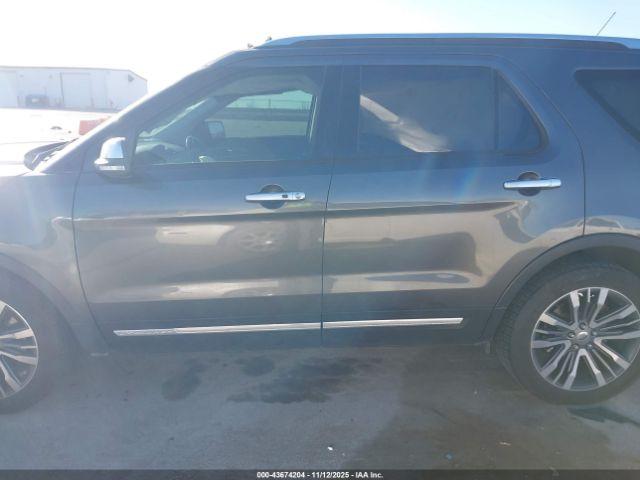 Ford Explorer Platinum Image 10