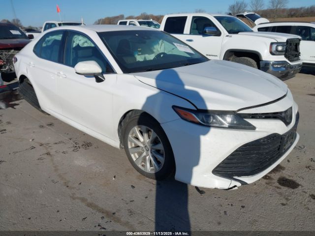 Toyota Camry Le Image 1