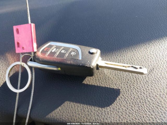 Toyota Camry Le Image 13