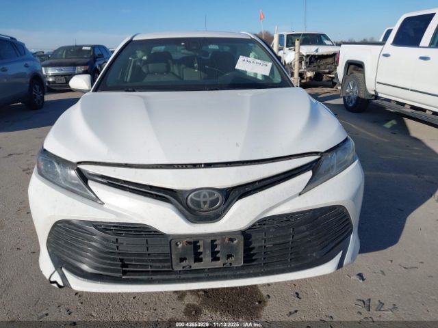 Toyota Camry Le Image 10