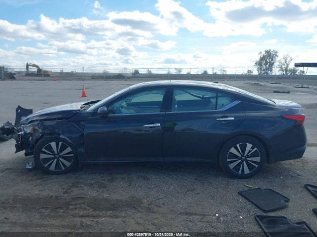 Nissan Altima Sl Fwd Image 2