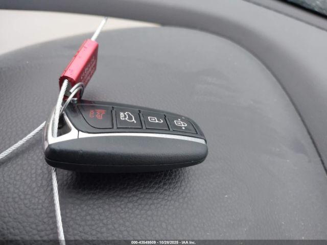 Hyundai SANTA FE Sport Image 2