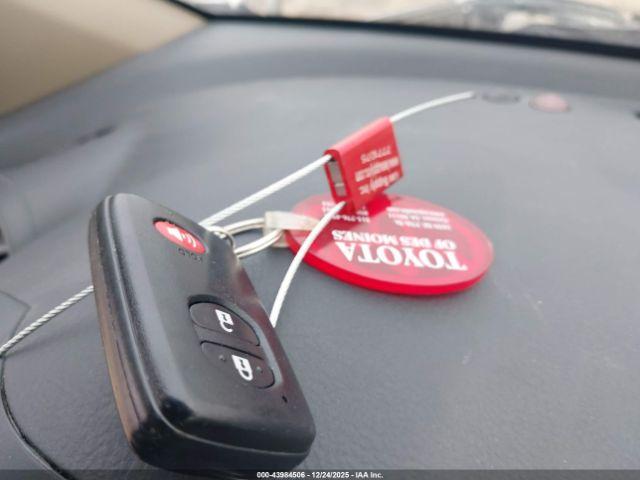 Toyota RAV4 Limited Image 9