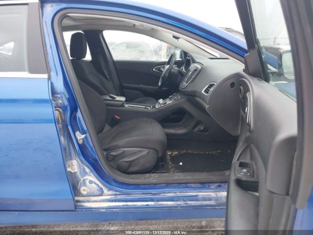 Chrysler 200 Limited Image 4