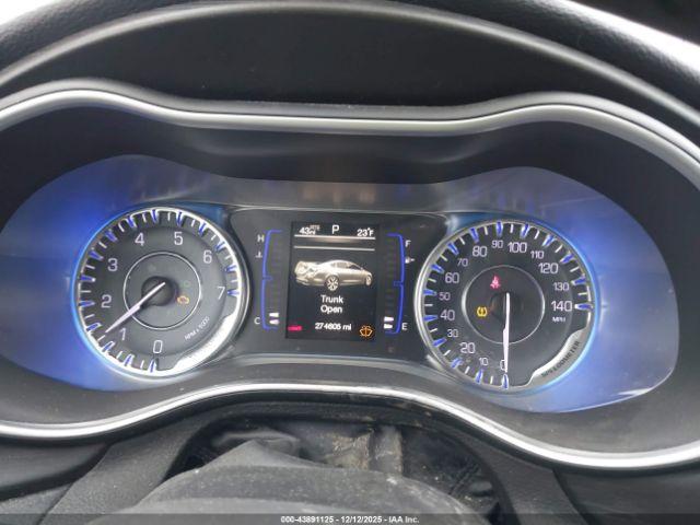 Chrysler 200 Limited Image 6