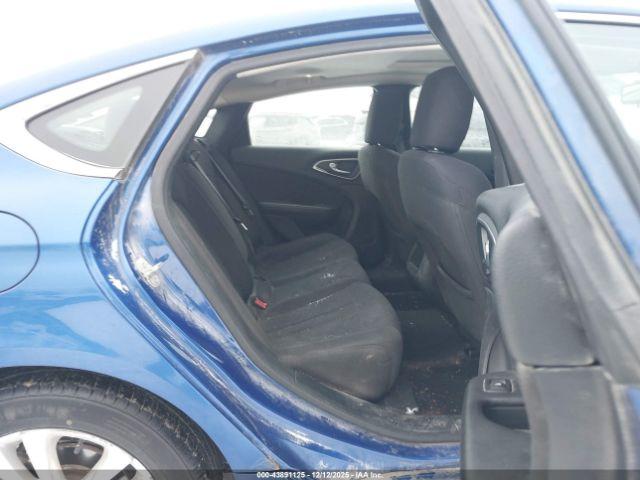 Chrysler 200 Limited Image 7