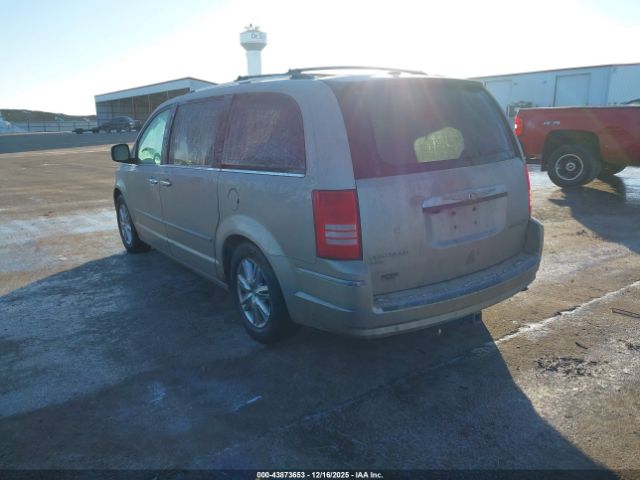 Chrysler Town & Country Limited Image 5