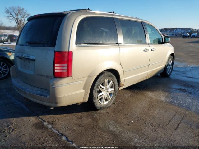 Chrysler Town & Country Limited Image 9