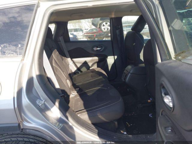 Jeep Cherokee Latitude Image 14