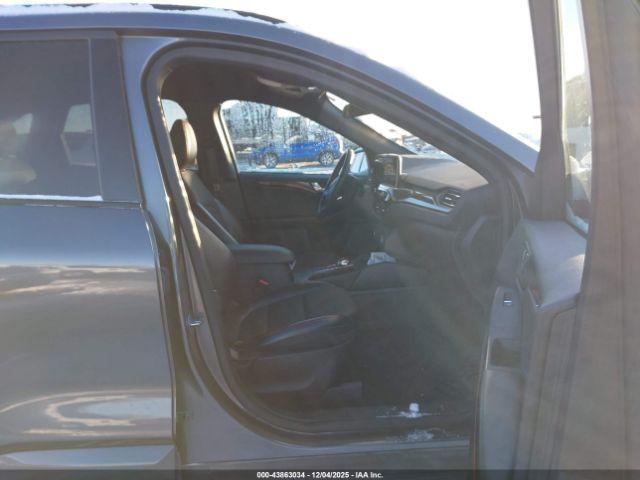 Ford Escape St-line Image 4