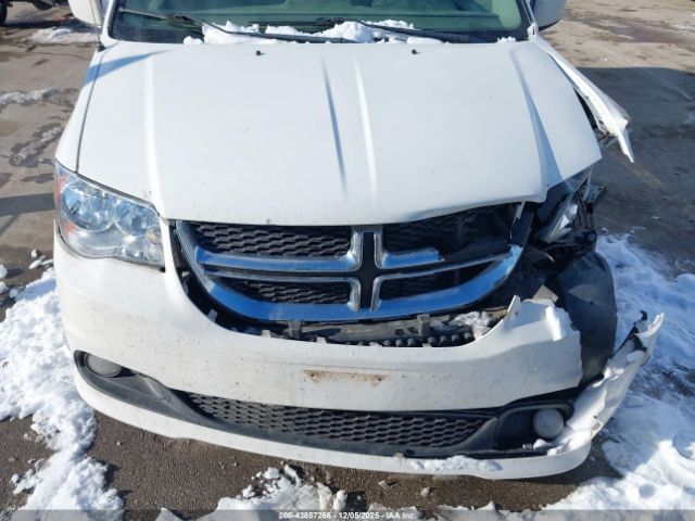 Dodge Grand Caravan Crew Image 11