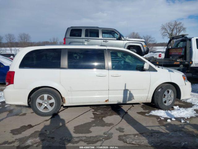 Dodge Grand Caravan Crew Image 5