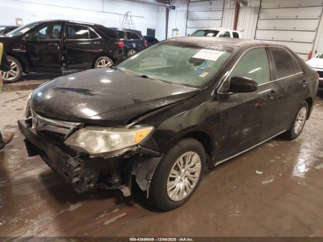 Toyota Camry Le Image 7