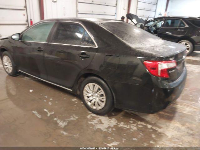 Toyota Camry Le Image 4