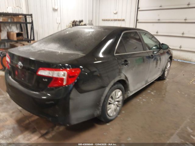 Toyota Camry Le Image 2