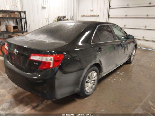 Toyota Camry Le Image 2