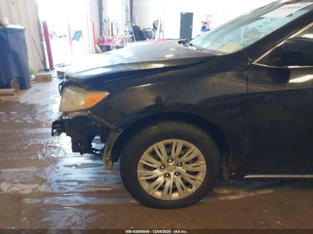 Toyota Camry Le Image 3