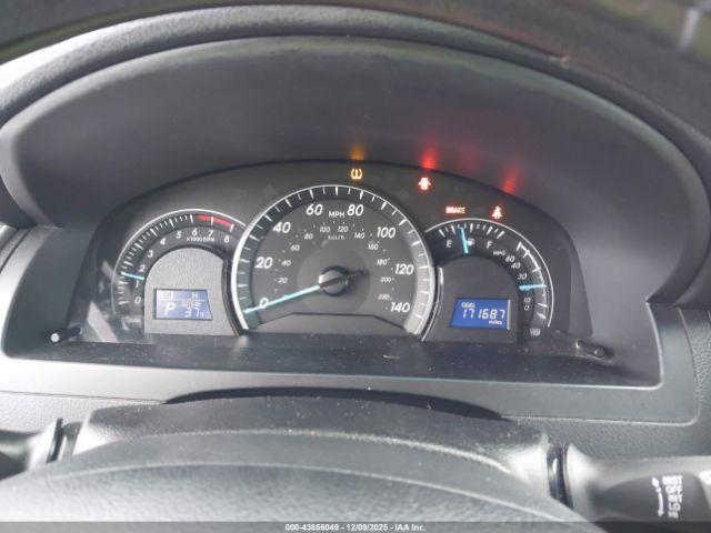 Toyota Camry Le Image 5