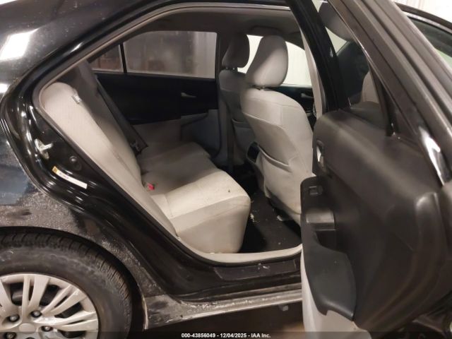 Toyota Camry Le Image 6