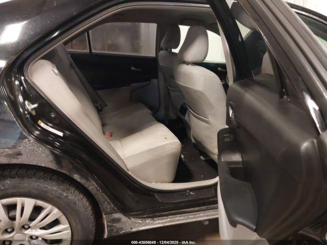 Toyota Camry Le Image 6