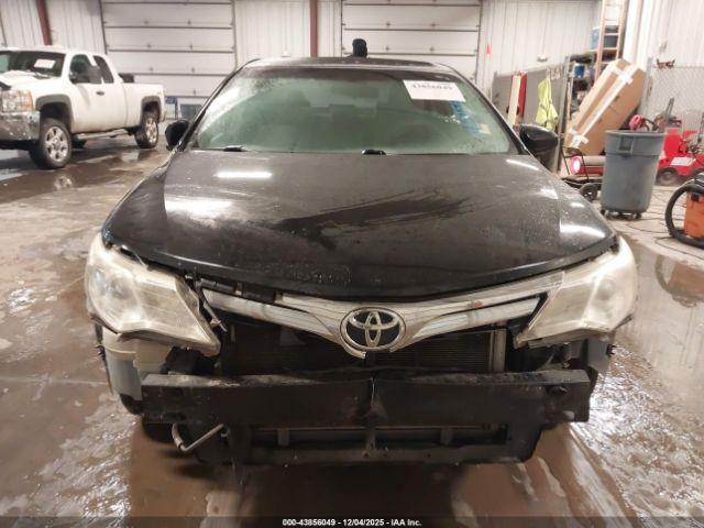 Toyota Camry Le Image 14