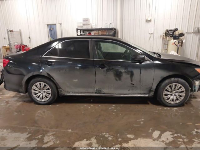 Toyota Camry Le Image 9