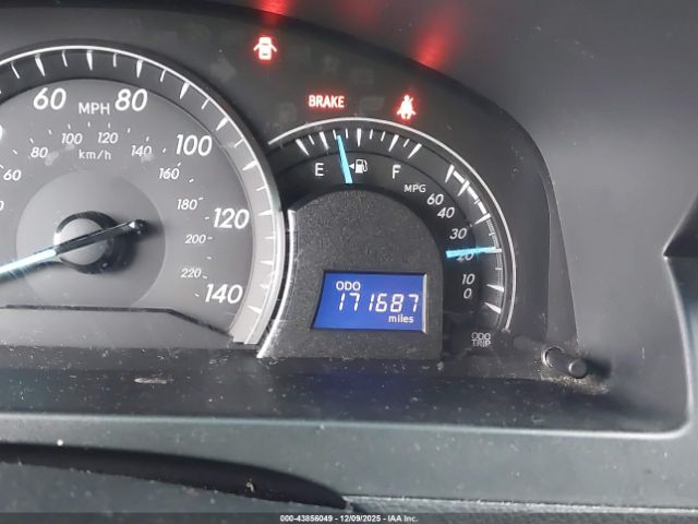 Toyota Camry Le Image 13