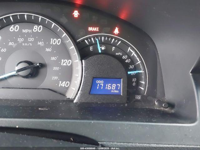 Toyota Camry Le Image 13