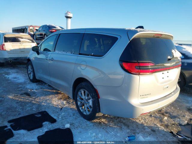 Chrysler Pacifica Touring L Awd Image 14