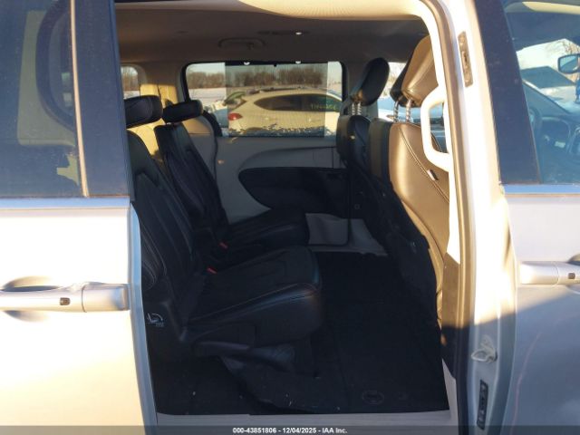 Chrysler Pacifica Touring L Awd Image 8