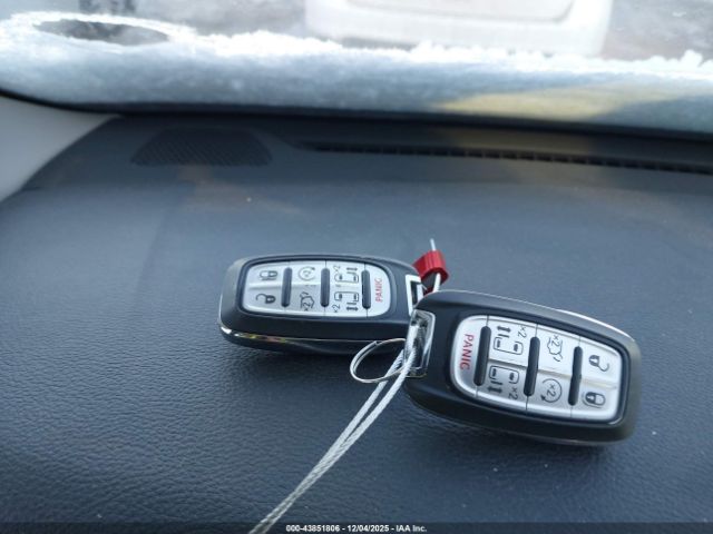 Chrysler Pacifica Touring L Awd Image 4