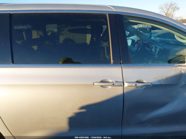 Chrysler Pacifica Touring L Awd Image 15