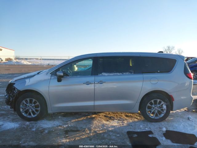 Chrysler Pacifica Touring L Awd Image 9