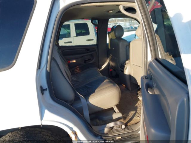 GMC Yukon Denali Image 10