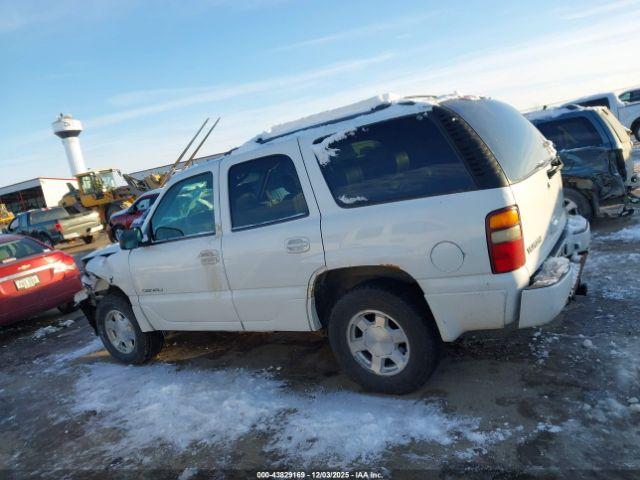 GMC Yukon Denali Image 15