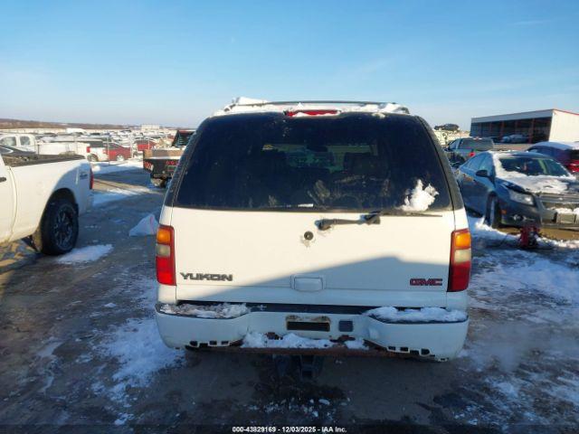 GMC Yukon Denali Image 3