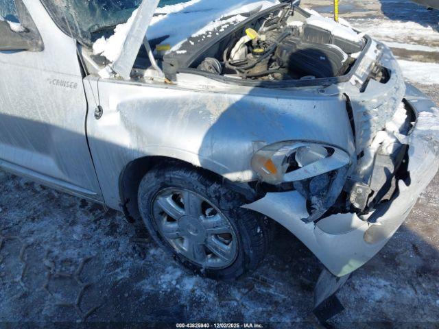 Chrysler PT Cruiser Touring Image 12