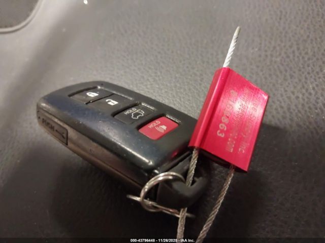 Toyota RAV4 Limited Image 13