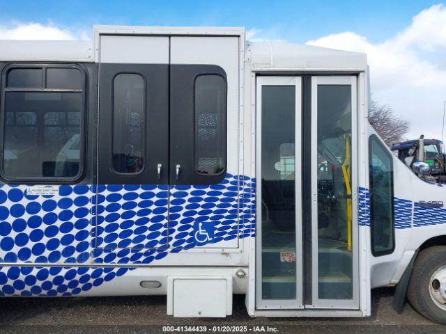 Ford E-450 Image 6