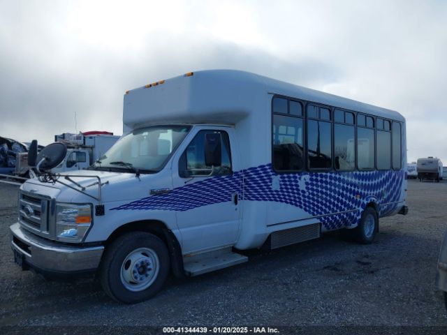 Ford E-450 Image 13