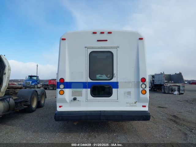 Ford E-450 Image 11